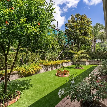 Romantic Garden Villa Sorrente